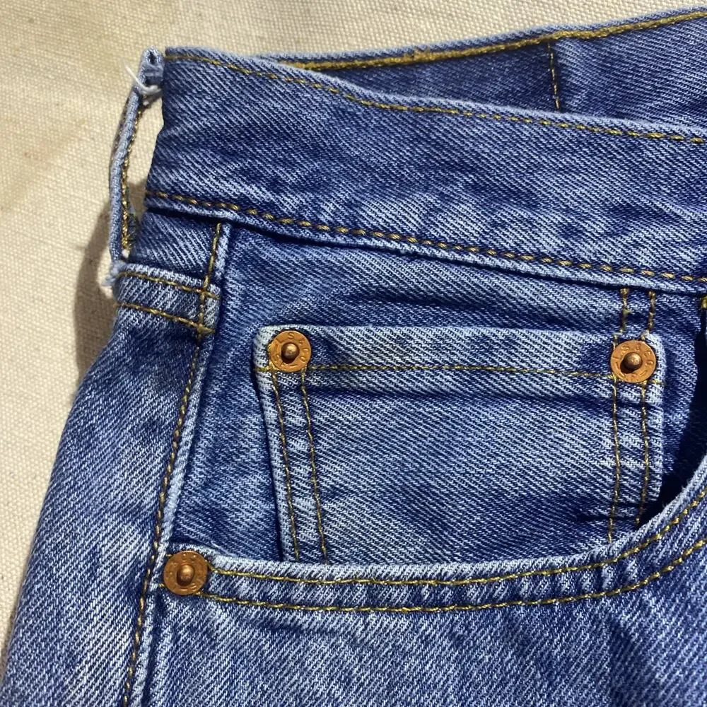 Vintage Levi's 501 Jeans Mens 32x30 Blue Denim 90s Made in USA Button Fly